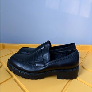 Vagabond Black Leather Slip-On Loafers